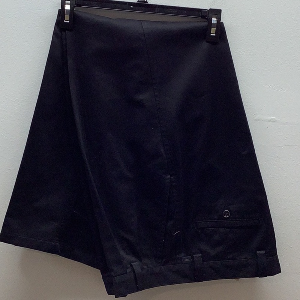 Dockers Size 32x30 Men’s Black Pleated Pants. Preloved
